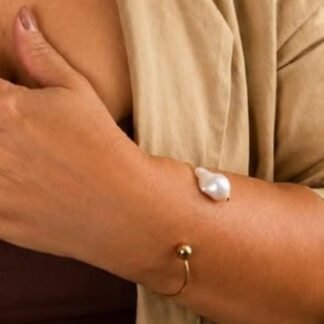 Bracelete Florescer dourado com pérola sintética